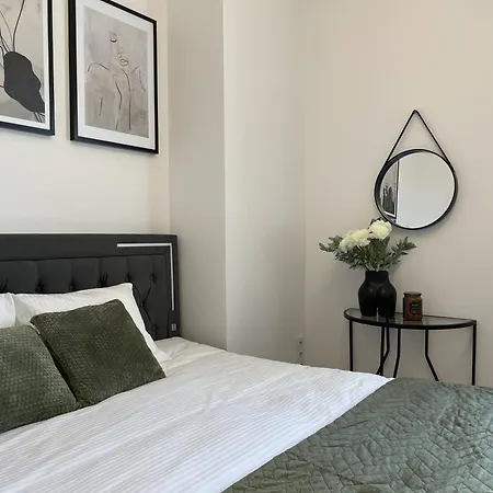 Apartment Aleja 12 *